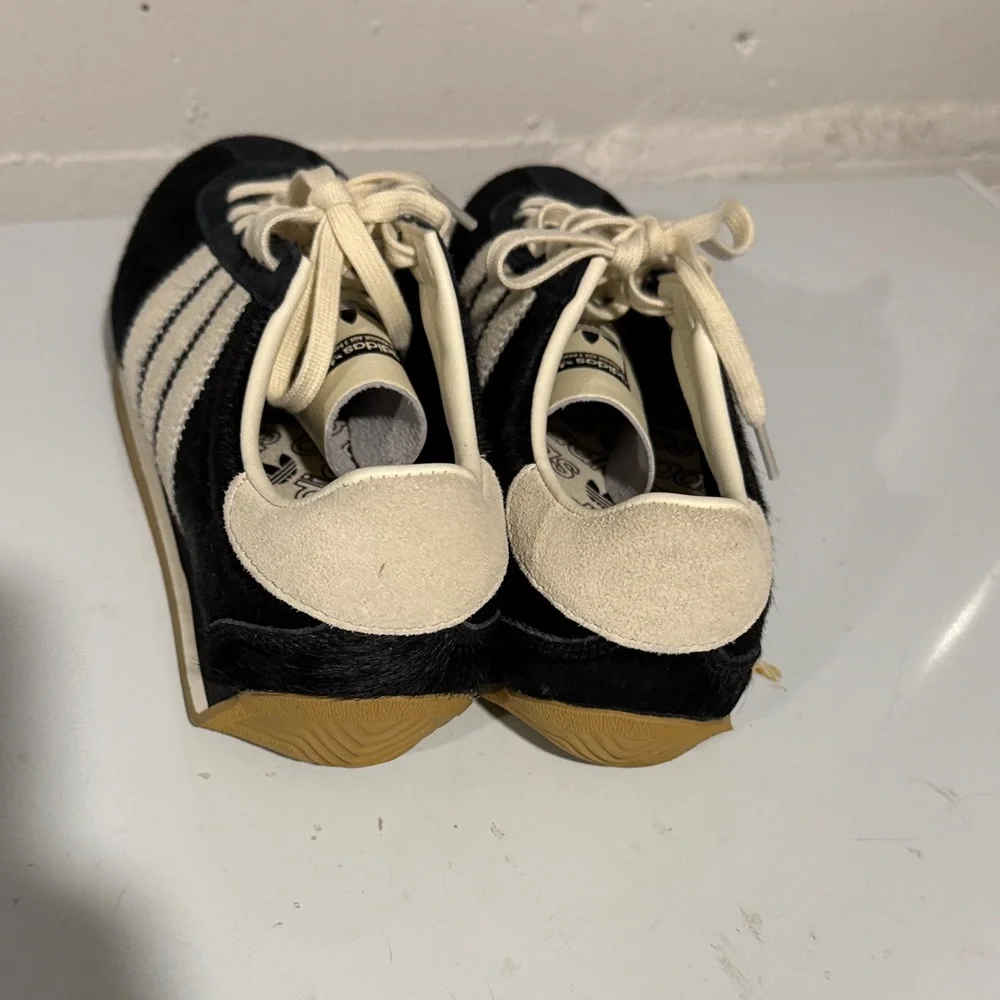 Adidas la marque aux 3 bandes - Picture 4 of 7